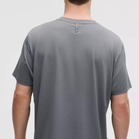 lululemon Men's EasySet Training Short-Sleeve Shirt - Picture 2 of 3